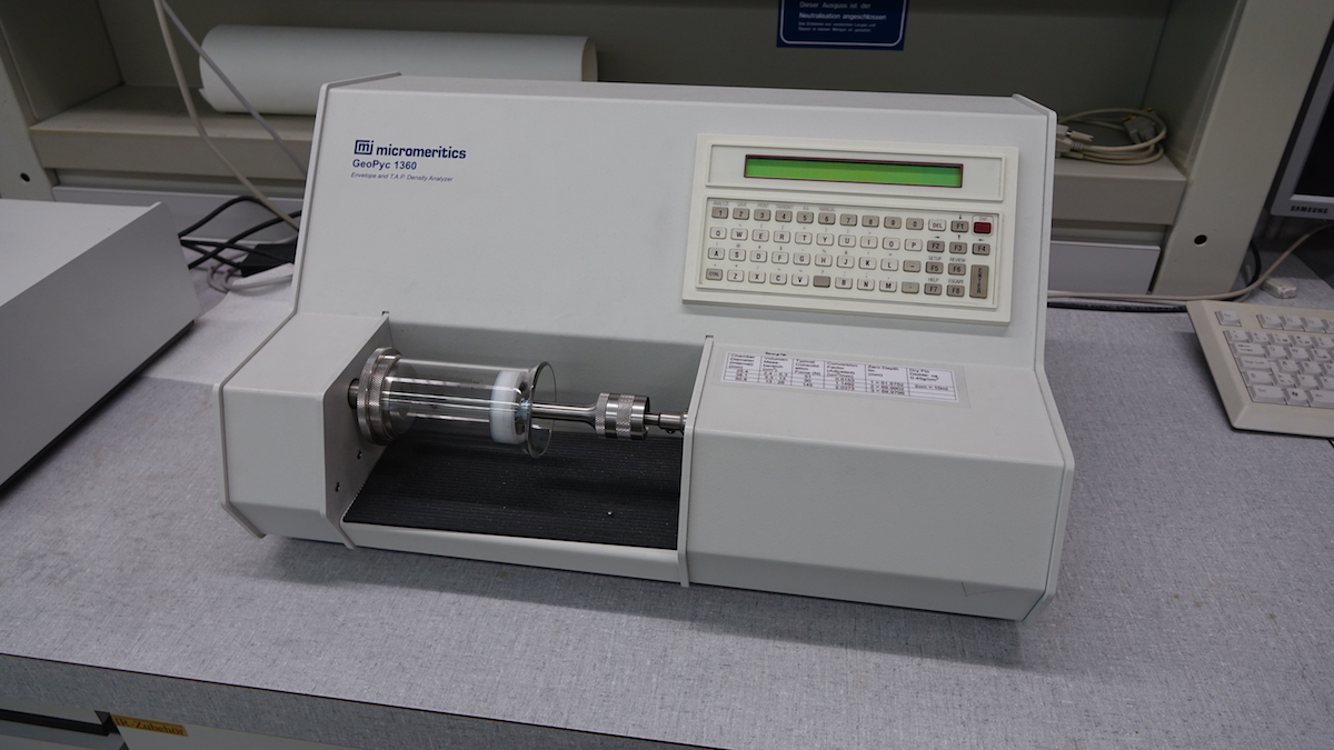 Enlarged view: Pycnometer micromeritics GeoPyc 1360